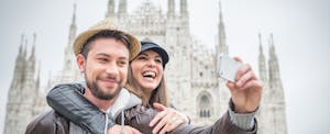Young couple taking a selfie on vacation after learning how to maximize the benefits of the Citi® / AAdvantage® Platinum Select® World Elite™ Mastercard®
