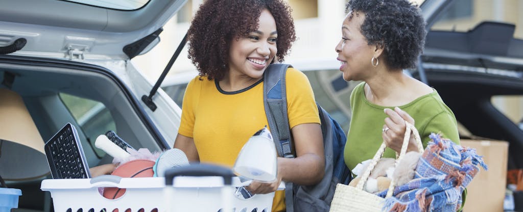 A mom helping her daughter move to college after getting a Parent PLUS loan