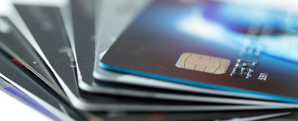 Display of fanned-out credit cards