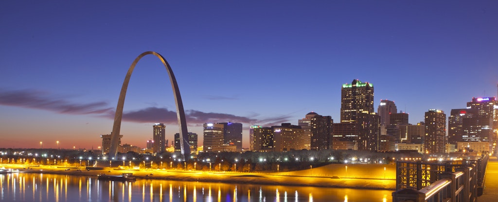 Sunset view of the St. Louis Arch and city skyline
