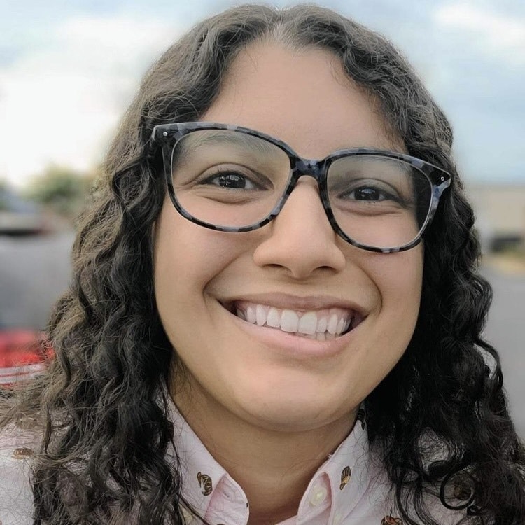 Headshot of Liza Carrasquillo, Editor, Credit Cards